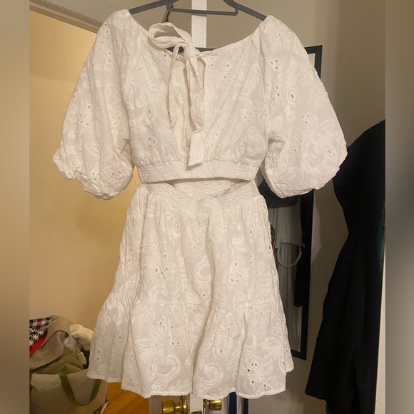 NWT En Saison cut out mini dress with puff sleeves - Picture 5 of 8